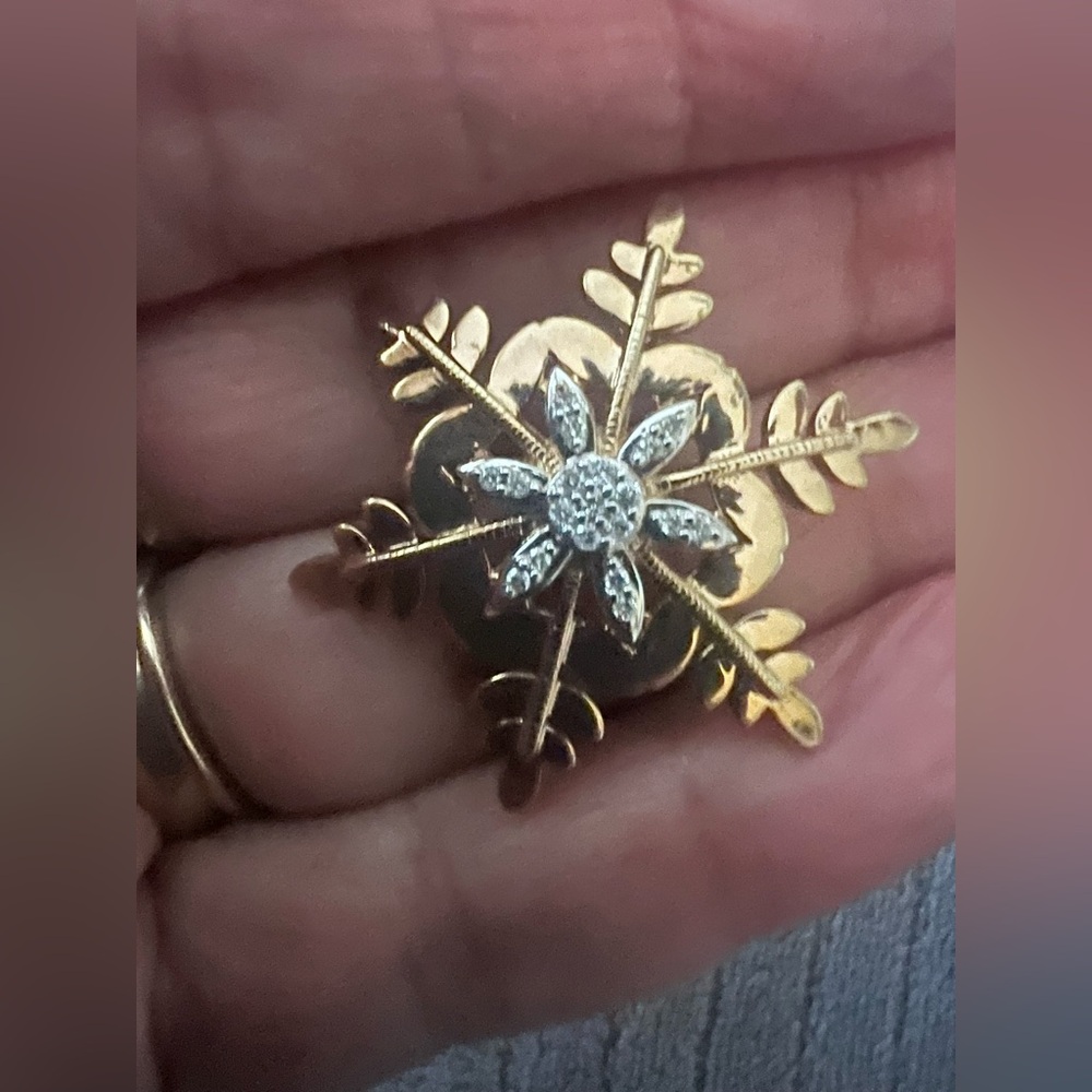 Beautiful Rare Vintage Genuine Diamond KPJ India .925 Gold Snowflake Brooch